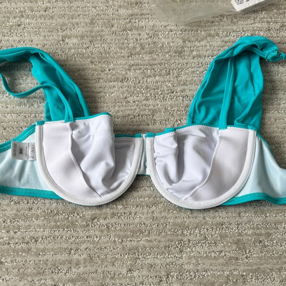 New! VENUS Aqua uplift Marilyn Bikini Top - Picture 3 of 5